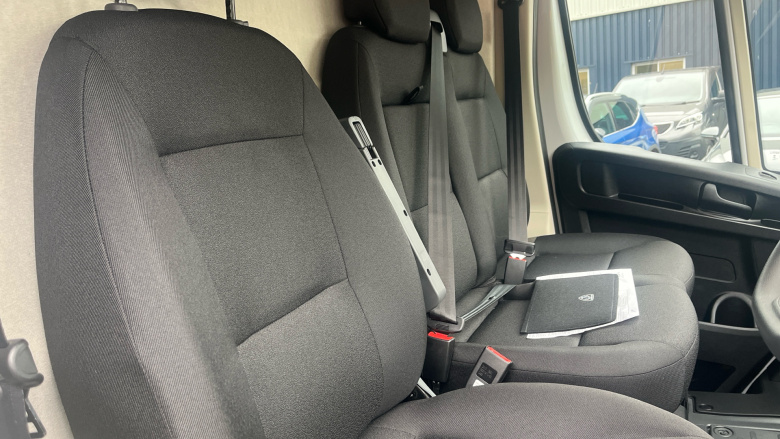 Peugeot Boxer 3500 Heavy L4 Diesel 2.2 BlueHDi 140 H2 Van Professional